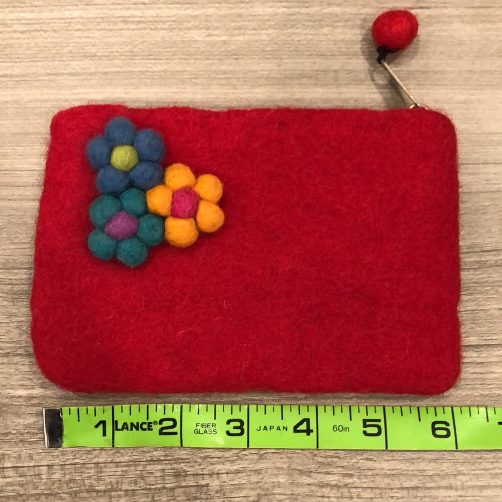Red wool pouch - Picture 5 of 6